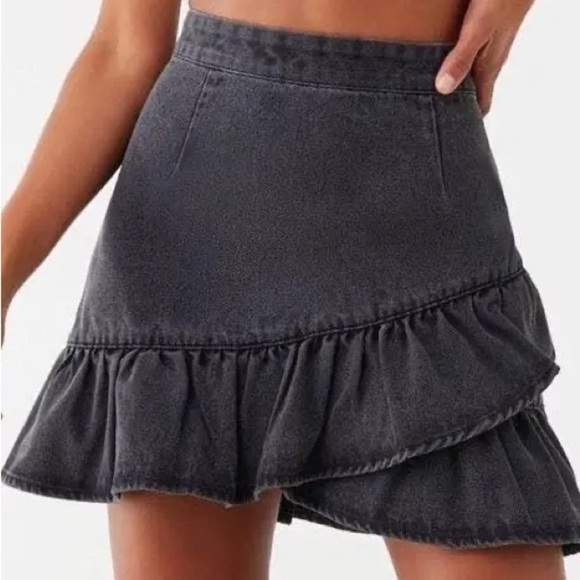Forever 21 Dresses & Skirts - Forever 21 Charcoal Ruffled Mini Skirt